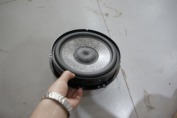 重慶汽車音響改裝之渝大昌老款大眾途銳汽車音響改裝德國零點和全車隔音安博士