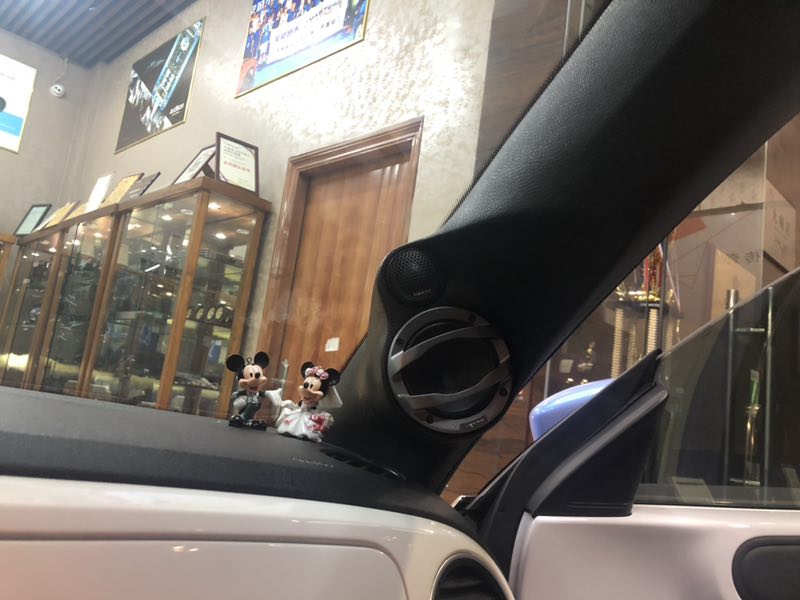 汕頭星悅汽車音響改裝店大眾甲殼蟲升級二門隔音降噪音響改裝意大利赫茲三分頻半主動系統(tǒng)更顯與眾不同