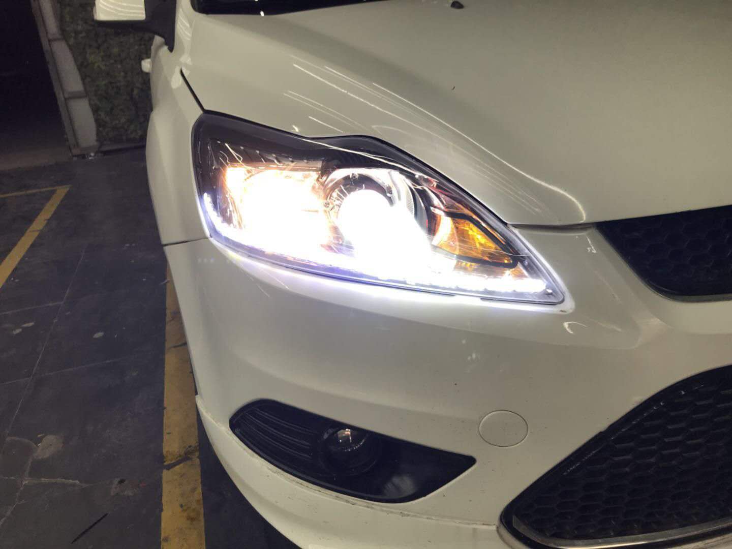 新鄉(xiāng)??怂垢难b雙光透鏡氙氣燈加裝惡魔眼探路者改燈專業(yè)汽車燈光升級