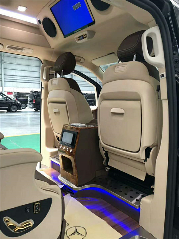 奔馳威霆高頂無隔斷商務車