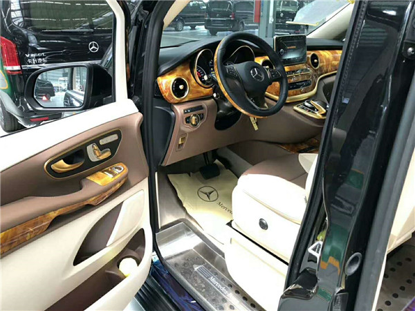 奔馳威霆高頂無隔斷商務車