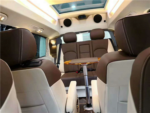 奔馳威霆高頂無隔斷商務車