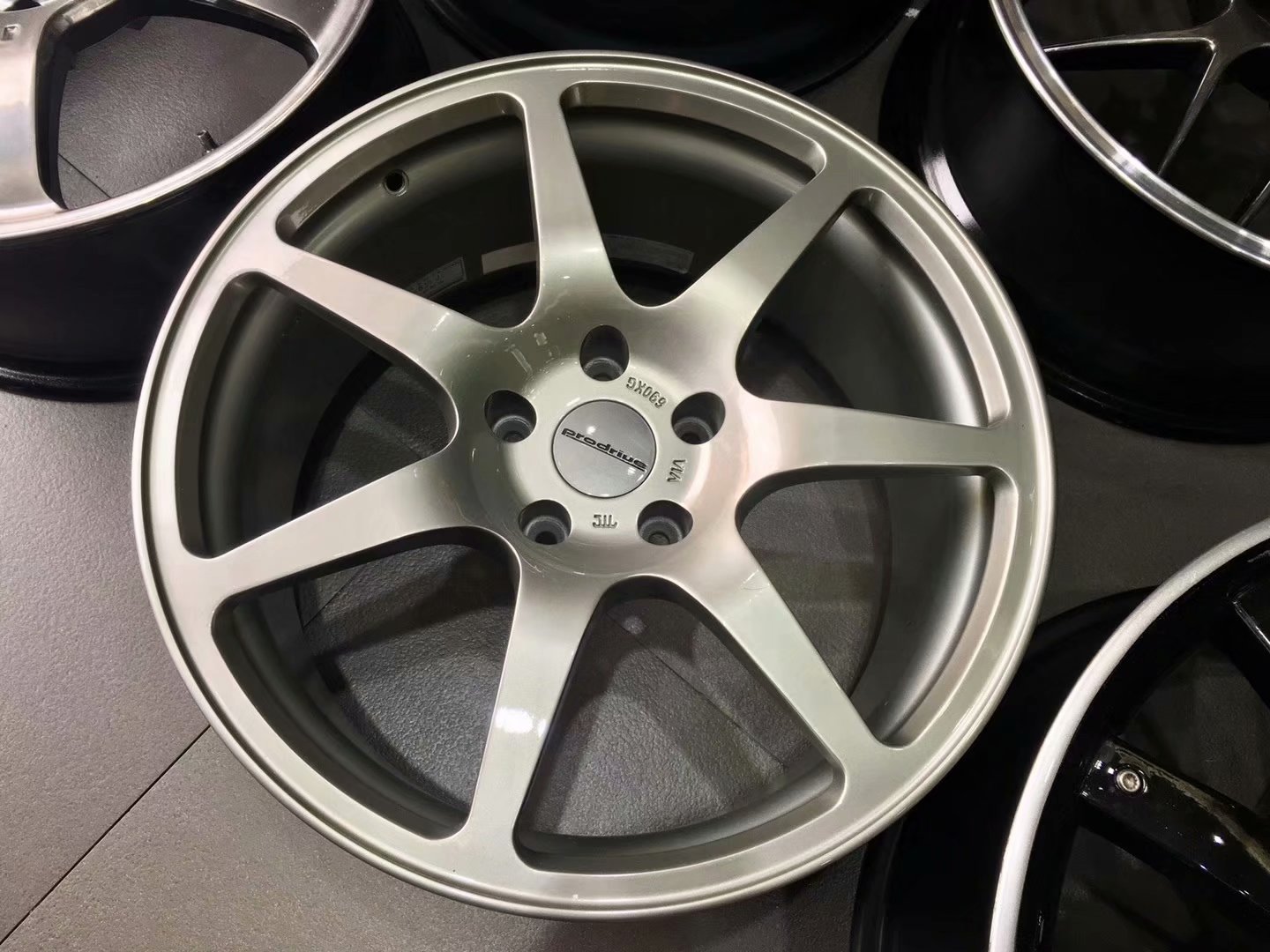 思鉑睿， 裝 prodrive  18寸  完工！