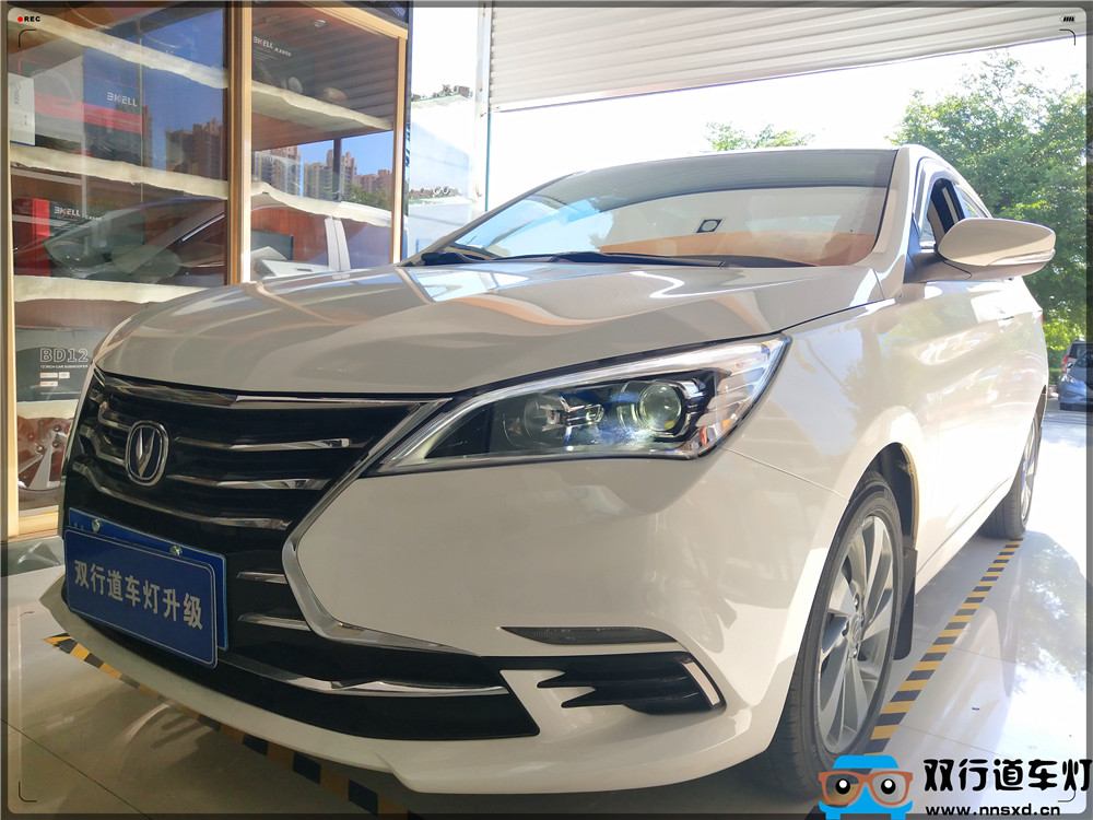 【南寧雙行道車燈】-長安逸動(dòng)DT車燈改裝米石LED透鏡-南寧哪里有改燈的