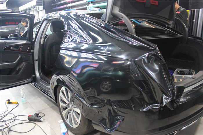 長(zhǎng)沙奧迪全車改色貼膜美國(guó)禿鷹Teckwrap高亮黑車身改色膜