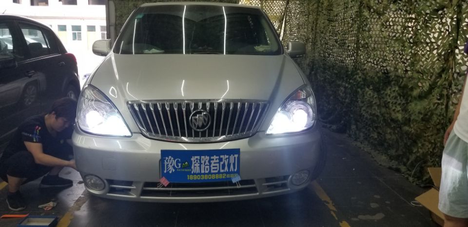 別克GL8改裝氙氣燈新鄉(xiāng)探路者改燈專業(yè)改裝汽車大燈