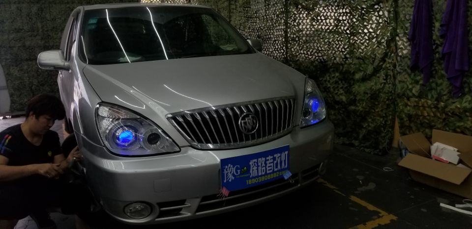 別克GL8改裝氙氣燈新鄉(xiāng)探路者改燈專業(yè)改裝汽車大燈