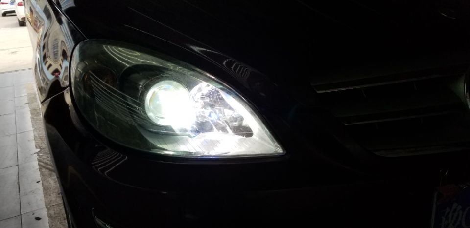 奔馳改裝雙光透鏡氙氣燈新鄉(xiāng)探路者改燈專業(yè)汽車大燈改裝