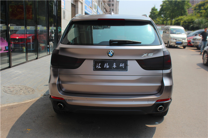 長沙寶馬X5車身改色貼膜 美國禿鷹Teckwrap電光棕灰車身改色膜