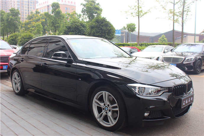 長(zhǎng)沙汽車(chē)改色膜寶馬3系全車(chē)改色貼膜美國(guó)禿鷹高亮黑改色膜