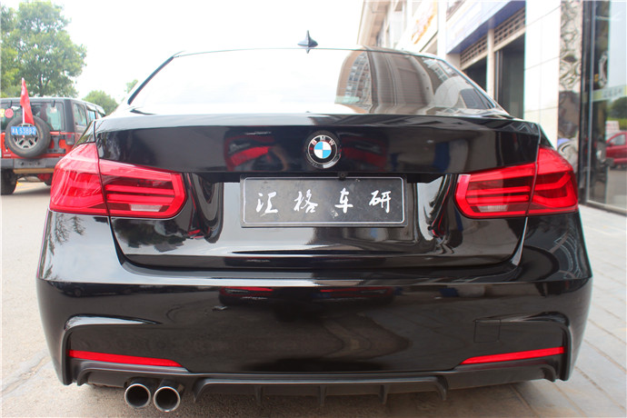長(zhǎng)沙汽車(chē)改色膜寶馬3系全車(chē)改色貼膜美國(guó)禿鷹高亮黑改色膜
