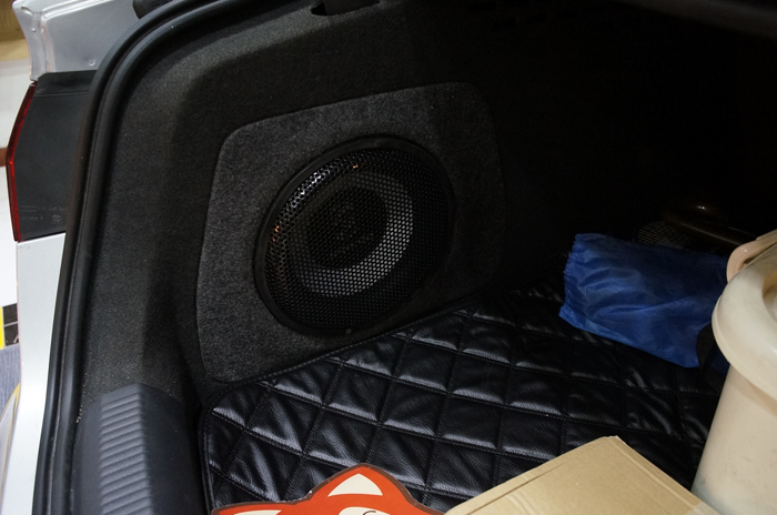 重慶汽車音響改裝 重慶渝大昌奧迪A4L汽車音響改裝德國零點瑞典DLS低音尾箱倒倒模