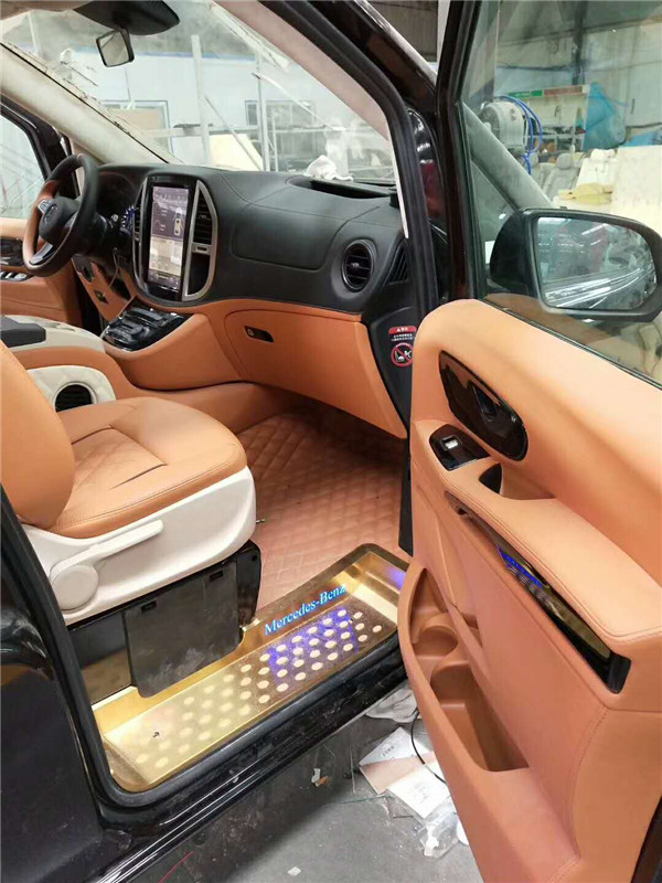 全封閉奔馳商務車－－威霆
