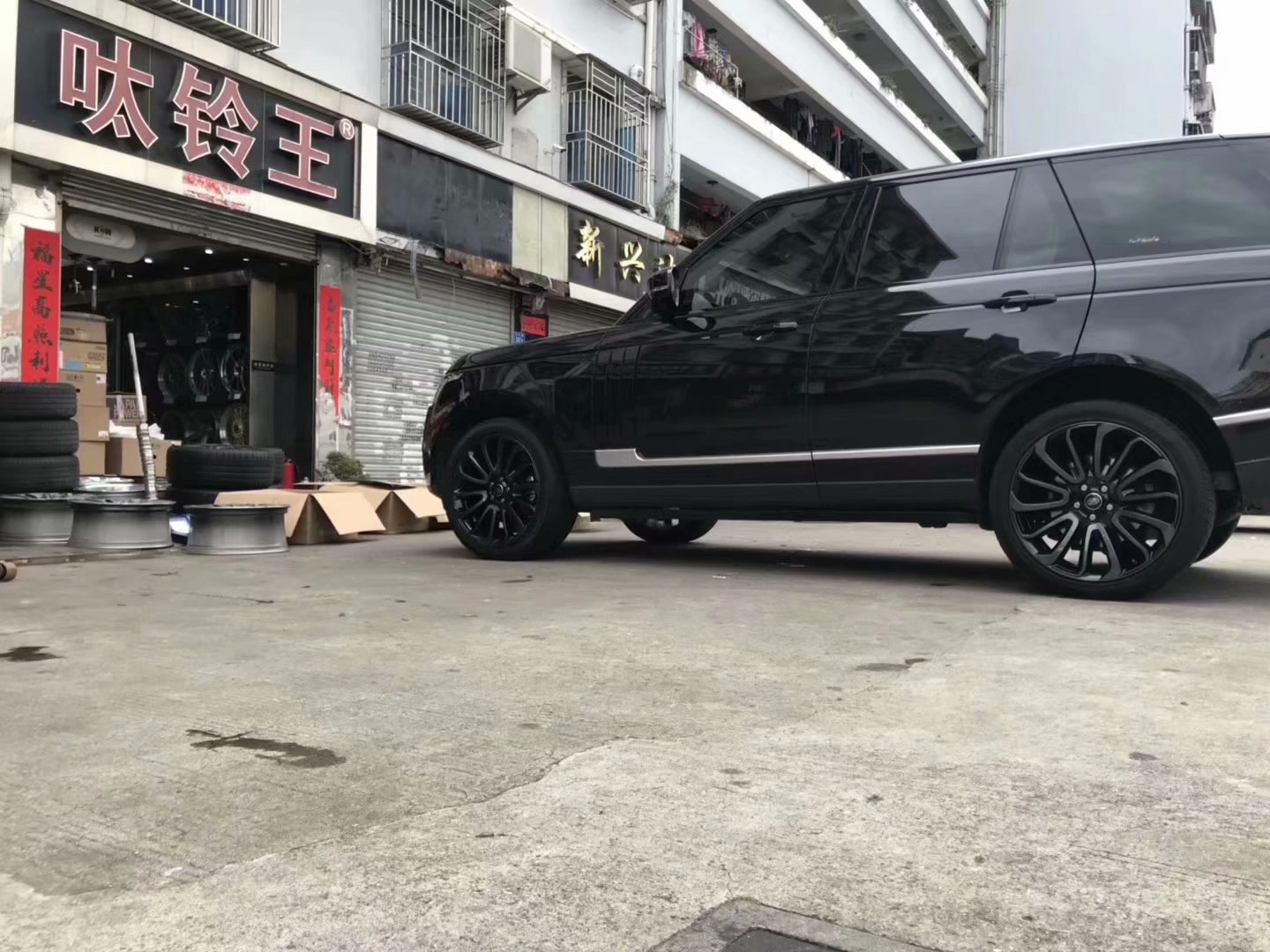 路虎，換 22寸 黑耀 刀鋒 完工！