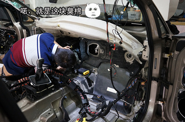 大眾高爾夫7車內(nèi)異味已解決 拆儀表臺(tái)防火墻安博士汽車隔音改裝 重慶渝大昌汽車音響