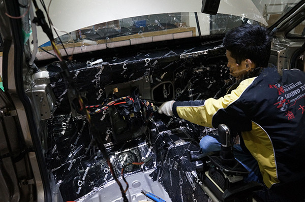 大眾高爾夫7車內(nèi)異味已解決 拆儀表臺(tái)防火墻安博士汽車隔音改裝 重慶渝大昌汽車音響