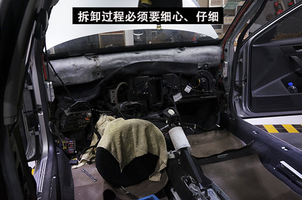 拆儀表臺防火墻隔音改裝安博士汽車隔音 大眾朗逸解決發(fā)動(dòng)機(jī)噪音問題 重慶渝大昌音響