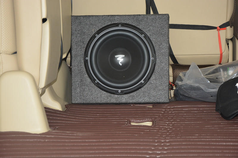 陸地巡洋艦原車汽車音響怎么樣，唐山車主為您提供音響改裝實例