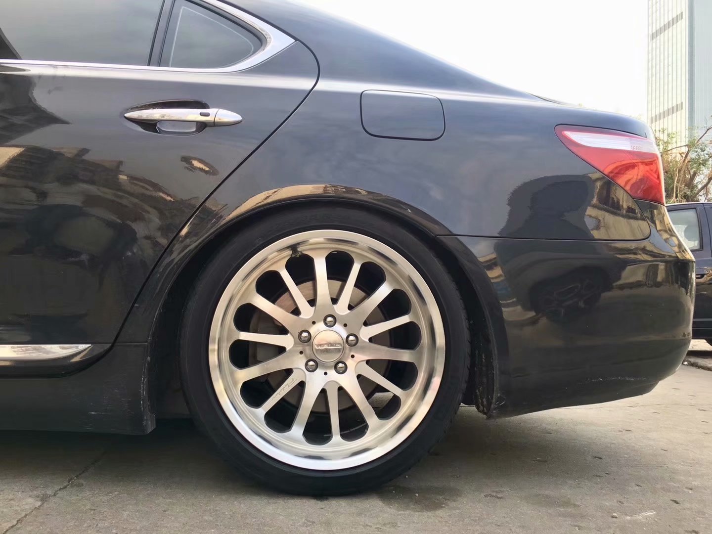 完工，LS460 ? WALD ? 倍耐力 完美！