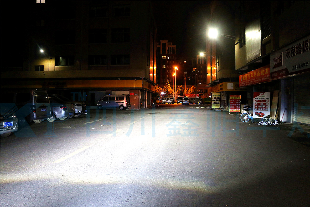 寶馬X5LED天使眼惡魔眼白光成都改燈哪家更專業(yè)？燈光升級(jí)培訓(xùn)加盟