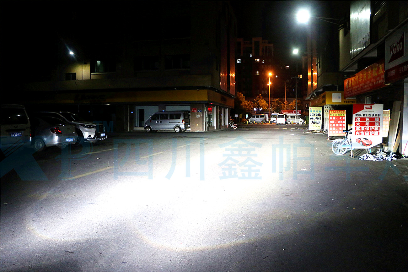 寶馬X5LED天使眼惡魔眼白光成都改燈哪家更專業(yè)？燈光升級(jí)培訓(xùn)加盟