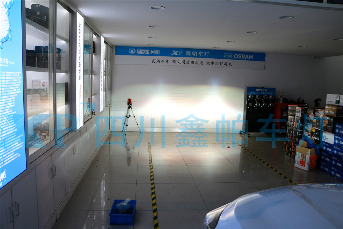 長(zhǎng)安V7 cs3595 成都改燈專業(yè)升級(jí)LED氙氣燈天使眼惡魔眼透鏡海拉四川改燈