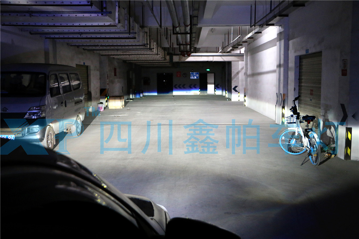 長(zhǎng)安V7 cs3595 成都改燈專業(yè)升級(jí)LED氙氣燈天使眼惡魔眼透鏡海拉四川改燈