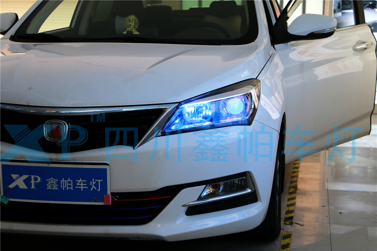 長(zhǎng)安V7 cs3595 成都改燈專業(yè)升級(jí)LED氙氣燈天使眼惡魔眼透鏡海拉四川改燈