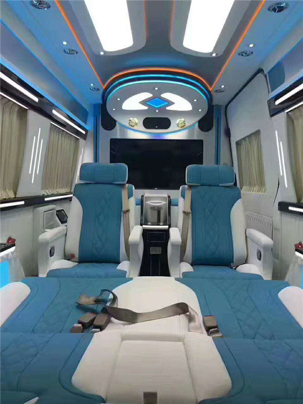 奔馳斯賓特商務(wù)車內(nèi)飾