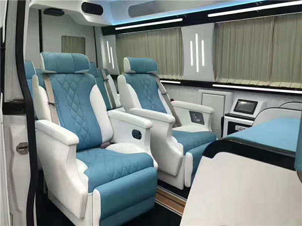 奔馳斯賓特商務(wù)車內(nèi)飾