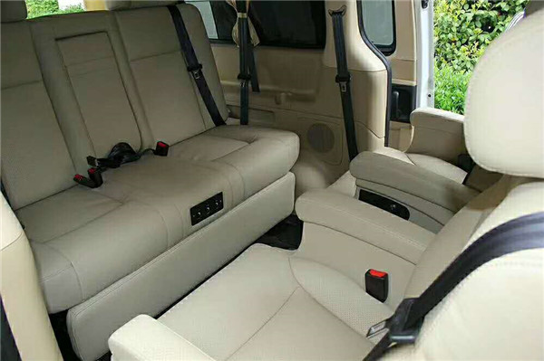 現(xiàn)代飛翼商務(wù)車航空座椅改裝