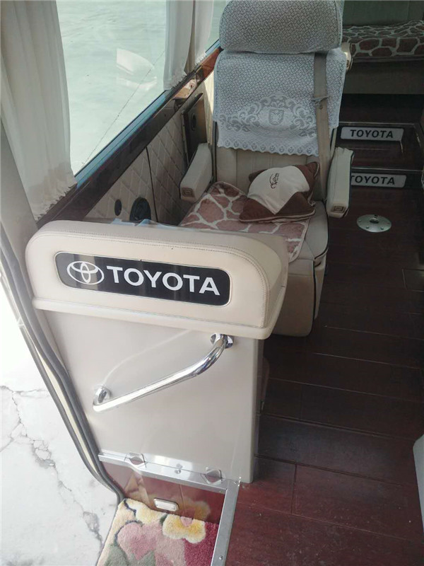豐田考斯特商務(wù)車內(nèi)飾改裝