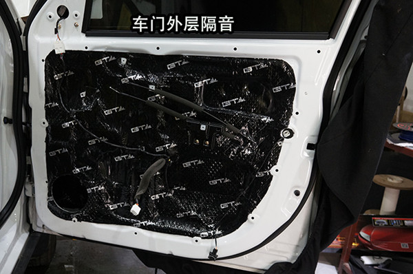 重慶渝大昌汽車音響隔音改裝案例之北汽幻速全車隔音拆儀表臺解決發(fā)動機噪音