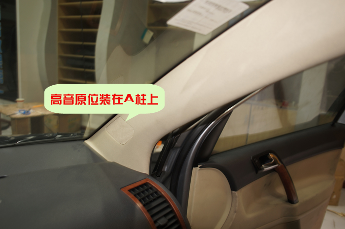 重慶三廂大眾波羅POLO汽車音響改裝德國零點(diǎn) 渝大昌低音備胎倒模，不占尾箱空間