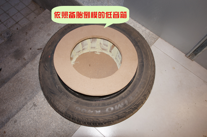 重慶三廂大眾波羅POLO汽車音響改裝德國零點(diǎn) 渝大昌低音備胎倒模，不占尾箱空間