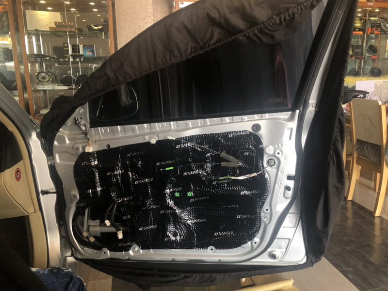 汕頭星悅汽車音響豐田銳志升級(jí)四門后尾箱山水隔音降噪改裝法國(guó)勁浪165WRC小烏托邦主動(dòng)兩分頻