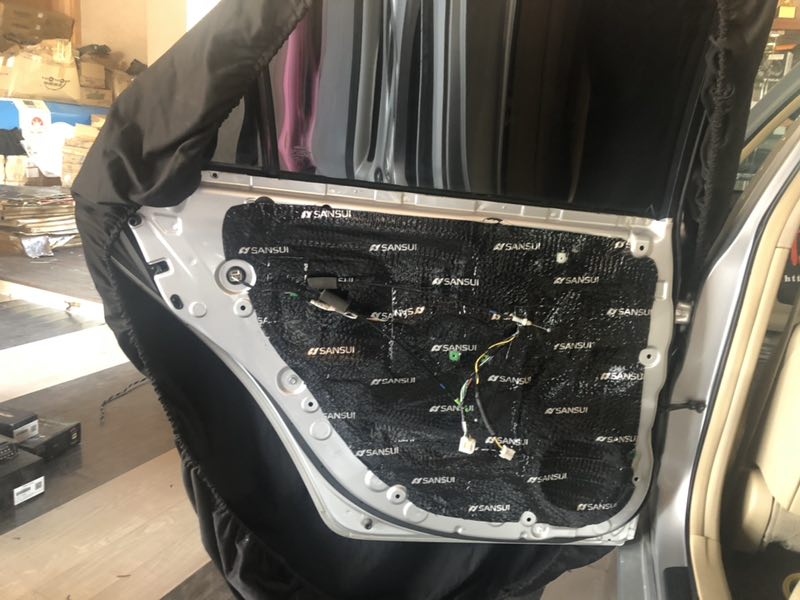 汕頭星悅汽車音響豐田銳志升級(jí)四門后尾箱山水隔音降噪改裝法國(guó)勁浪165WRC小烏托邦主動(dòng)兩分頻
