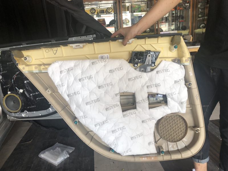 汕頭星悅汽車音響豐田銳志升級(jí)四門后尾箱山水隔音降噪改裝法國(guó)勁浪165WRC小烏托邦主動(dòng)兩分頻