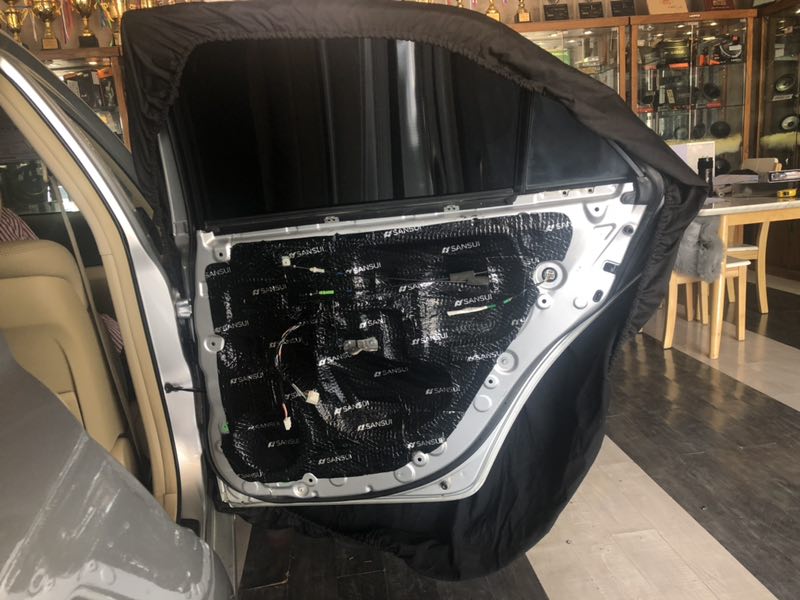 汕頭星悅汽車音響豐田銳志升級(jí)四門后尾箱山水隔音降噪改裝法國(guó)勁浪165WRC小烏托邦主動(dòng)兩分頻