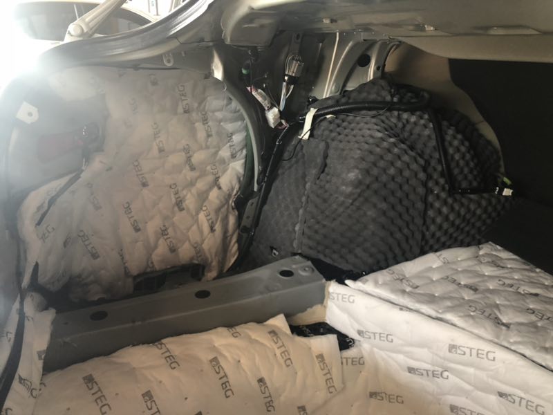 汕頭星悅汽車音響豐田銳志升級(jí)四門后尾箱山水隔音降噪改裝法國(guó)勁浪165WRC小烏托邦主動(dòng)兩分頻