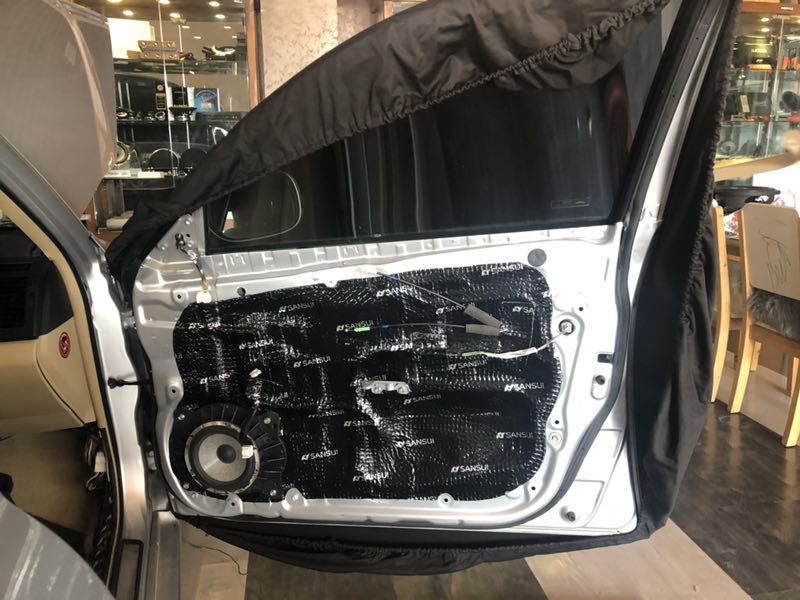 汕頭星悅汽車音響豐田銳志升級(jí)四門后尾箱山水隔音降噪改裝法國(guó)勁浪165WRC小烏托邦主動(dòng)兩分頻