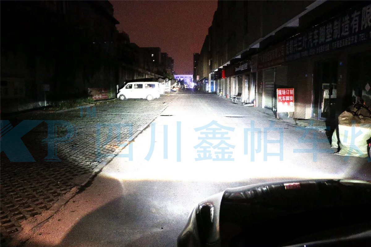 大眾寶來成都改燈燈光升級鑫帕車燈氙氣燈LED海拉356雙光透鏡