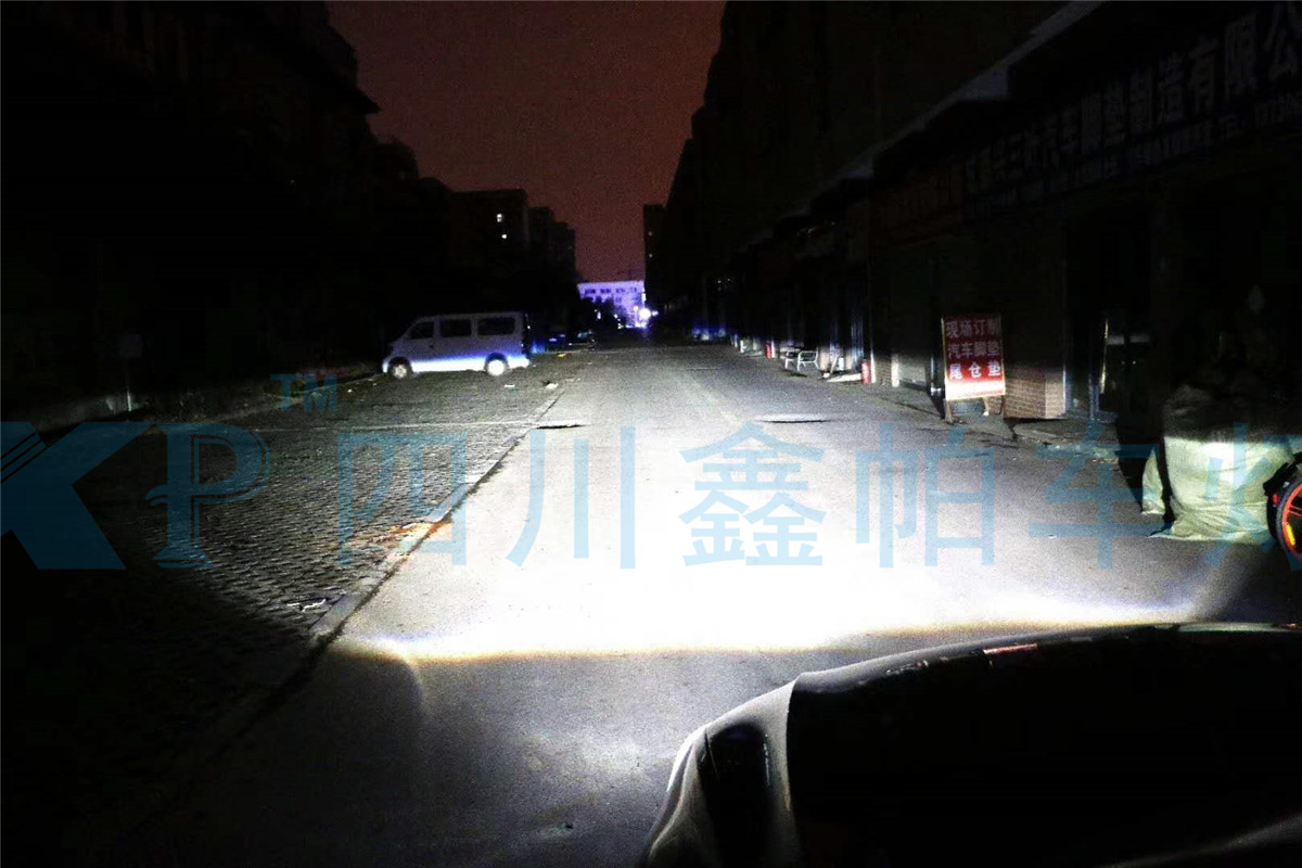 大眾寶來成都改燈燈光升級鑫帕車燈氙氣燈LED海拉356雙光透鏡