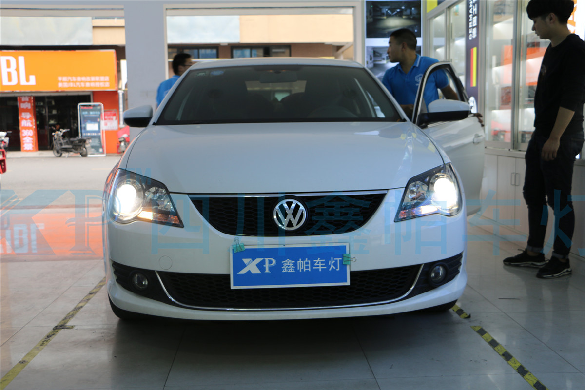 大眾寶來成都改燈燈光升級鑫帕車燈氙氣燈LED海拉356雙光透鏡