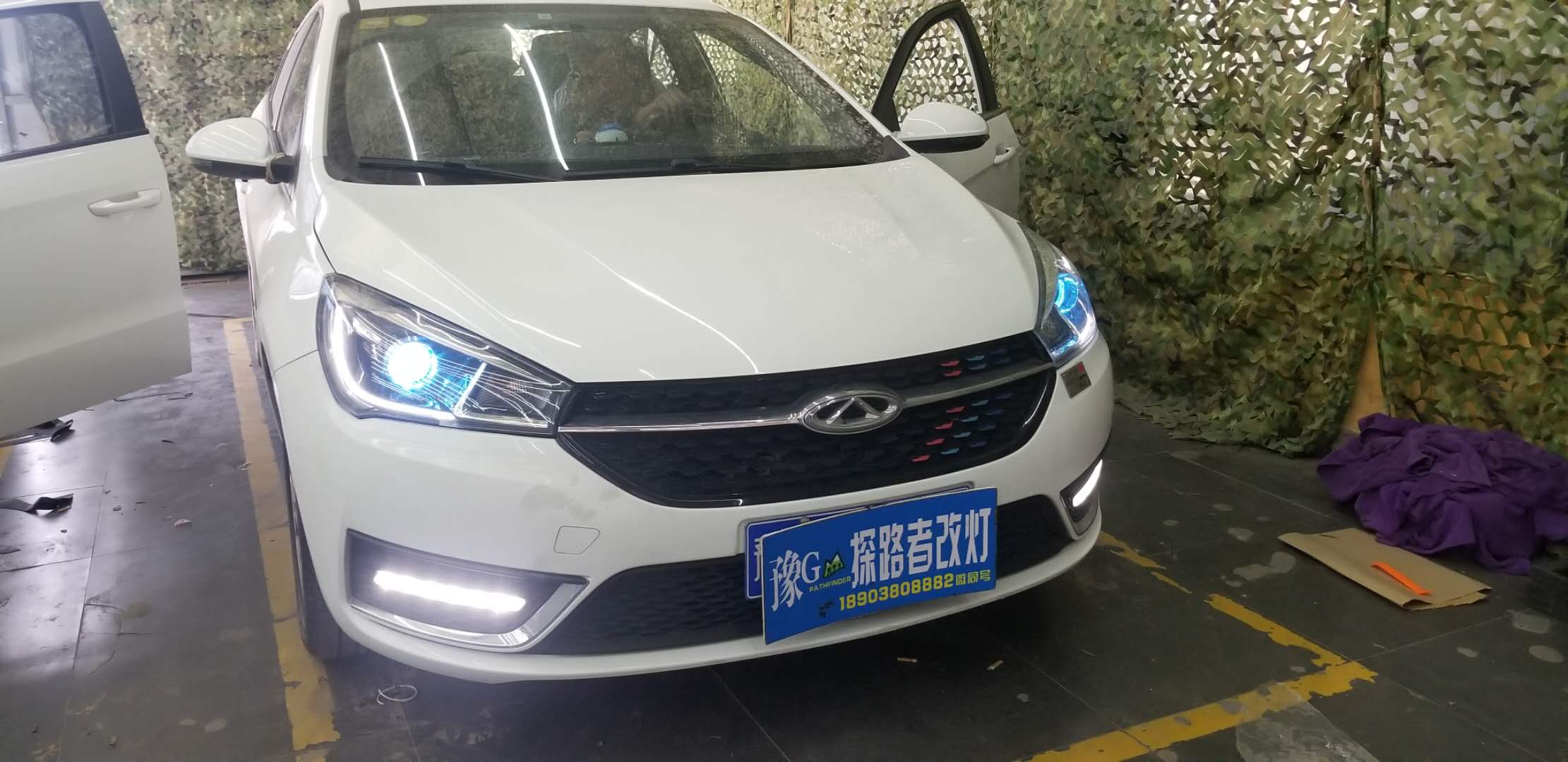 新鄉(xiāng)艾瑞澤5改裝雙光透鏡加裝惡魔眼探路者改燈專業(yè)汽車燈光升級(jí)