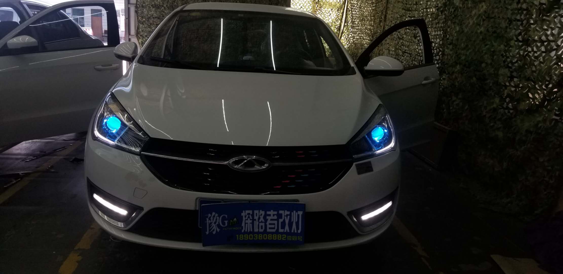 新鄉(xiāng)艾瑞澤5改裝雙光透鏡加裝惡魔眼探路者改燈專業(yè)汽車燈光升級(jí)