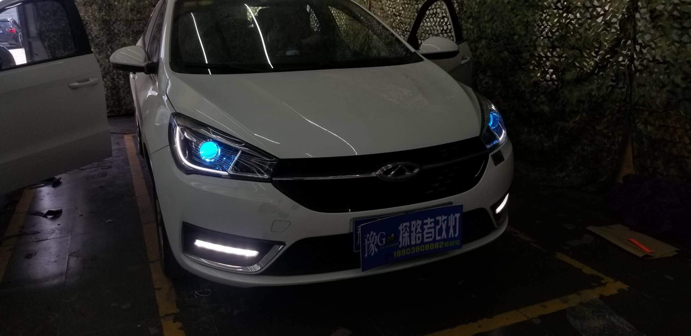 新鄉(xiāng)艾瑞澤5改裝雙光透鏡加裝惡魔眼探路者改燈專業(yè)汽車燈光升級(jí)