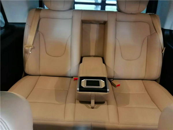 奔馳商務(wù)車內(nèi)飾改裝－－V260