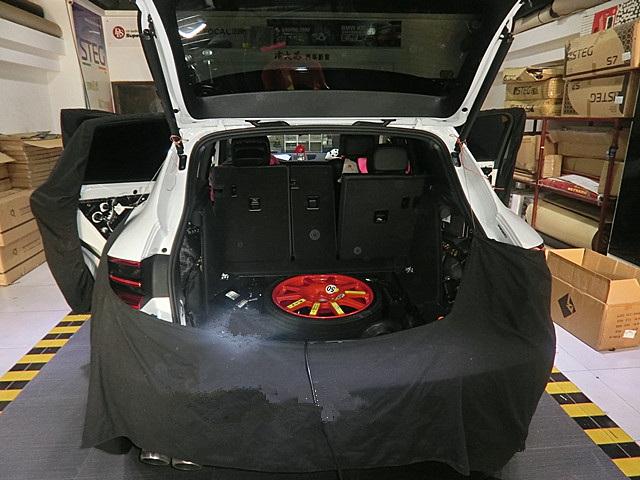 重慶汽車音響改裝哪家好？重慶渝大昌保時捷Macan汽車音響改裝升級德國零點三分頻