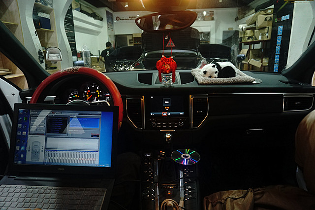 重慶汽車音響改裝哪家好？重慶渝大昌保時捷Macan汽車音響改裝升級德國零點三分頻